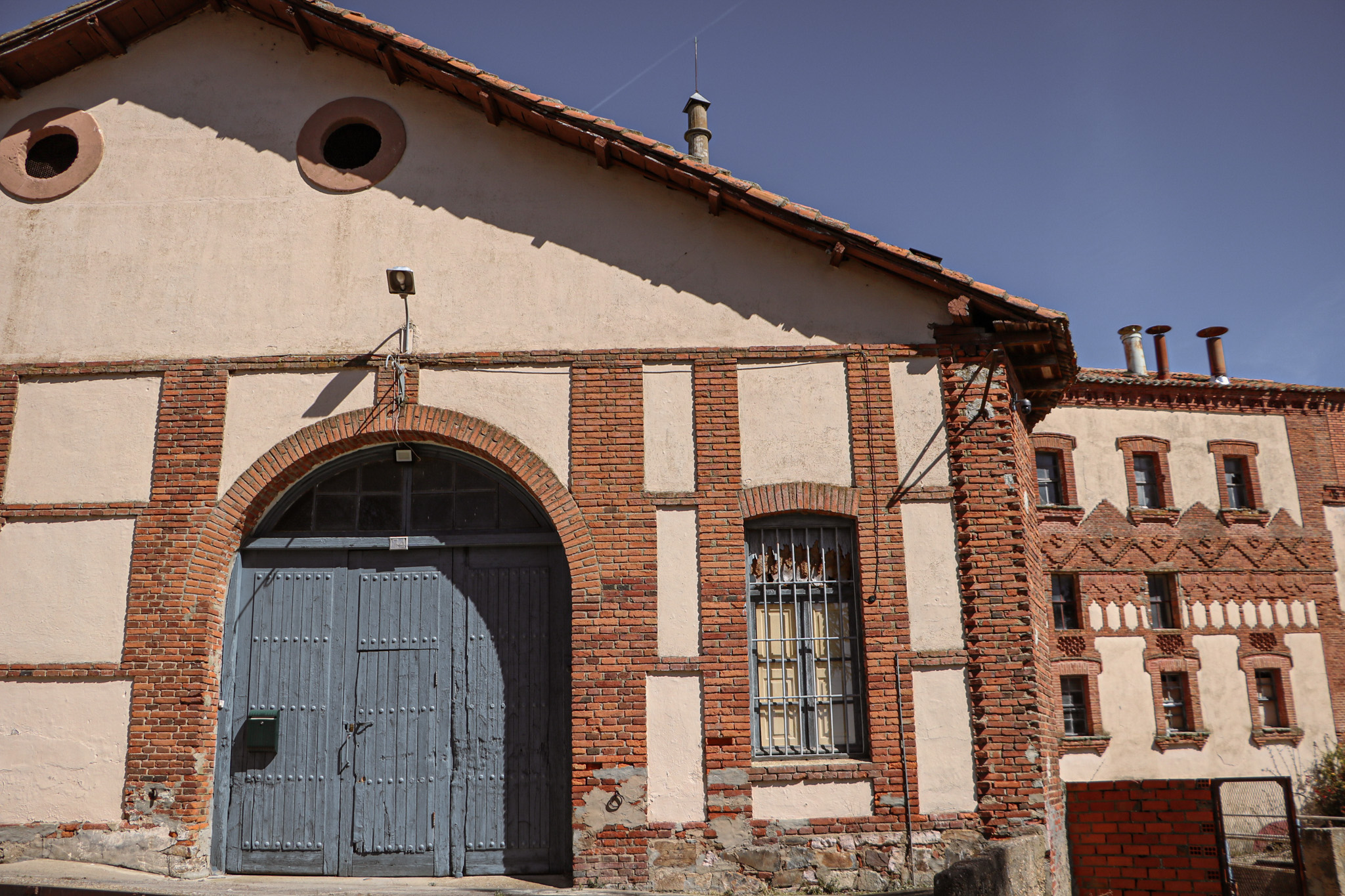 La Fábrica de Harinas — Fachada puerta amplia